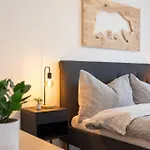 Spacious & Modern - Balcony & Parking