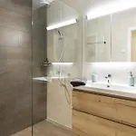 Spacious & Modern - Balcony & Parking Apartment *