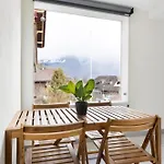 Spacious & Modern - Balcony & Parking