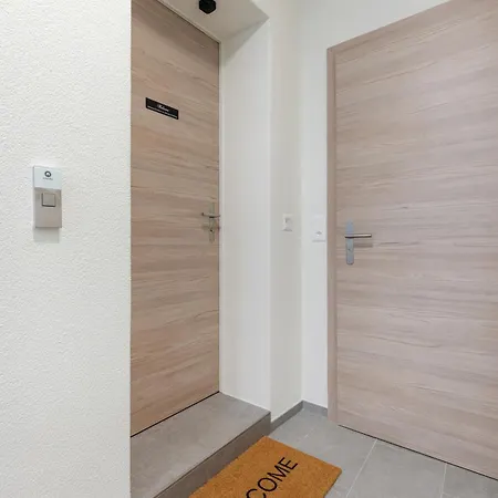 Spacious & Modern - Balcony & Parking Apartment