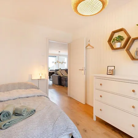 Appartement Spacious & Modern - Balcony & Parking