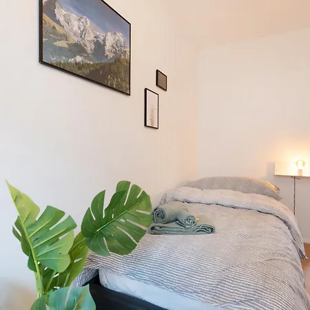 Spacious & Modern - Balcony & Parking Appartement