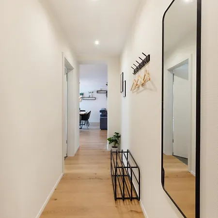 Spacious & Modern - Balcony & Parking *