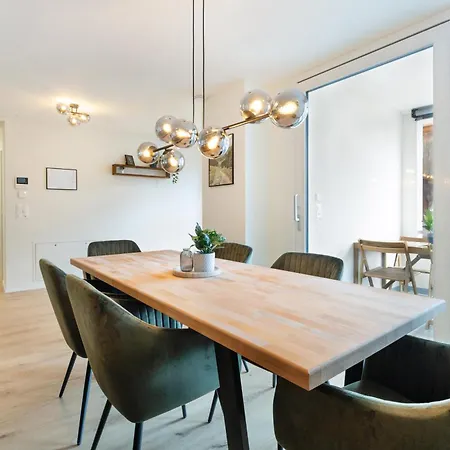 Spacious & Modern - Balcony & Parking *