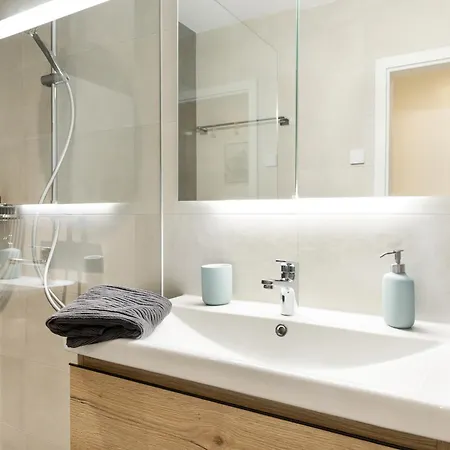 Spacious & Modern - Balcony & Parking * Spiez