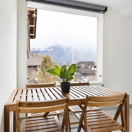 Spacious & Modern - Balcony & Parking