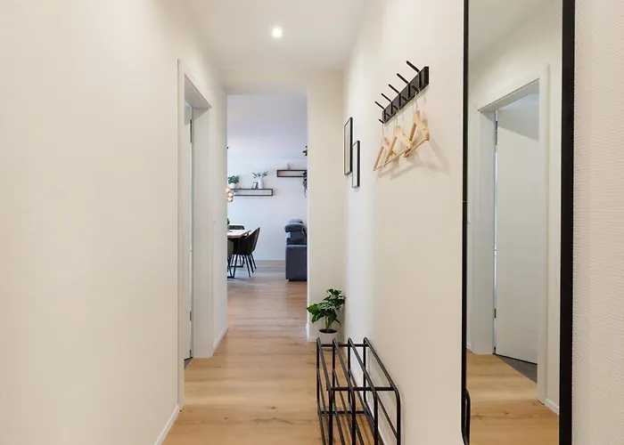 Spacious & Modern - Balcony & Parking *