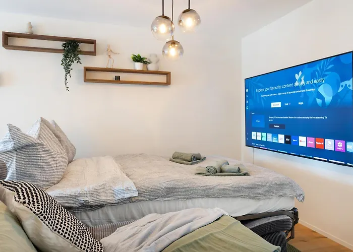 Spacious & Modern - Balcony & Parking Appartement