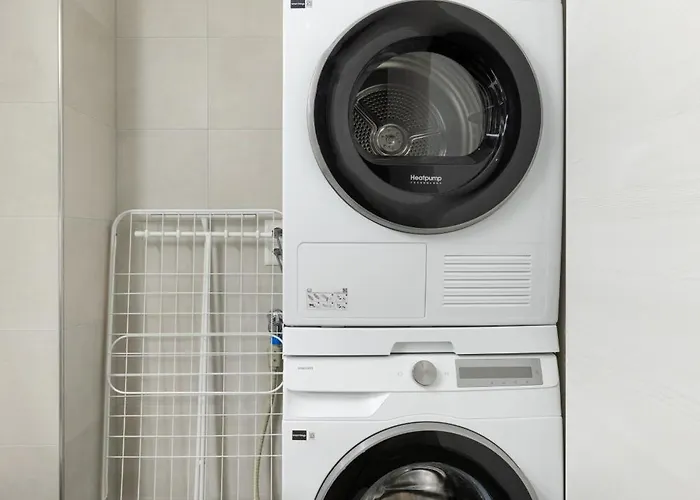 Apartment Spacious & Modern - Balcony & Parking *