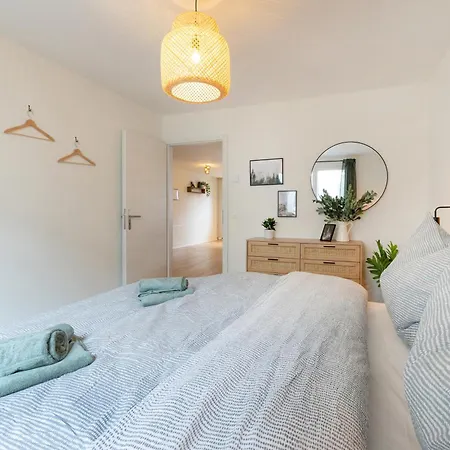 Spacious & Modern - Balcony & Parking *