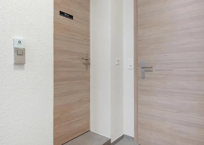 Spacious & Modern - Balcony & Parking 公寓