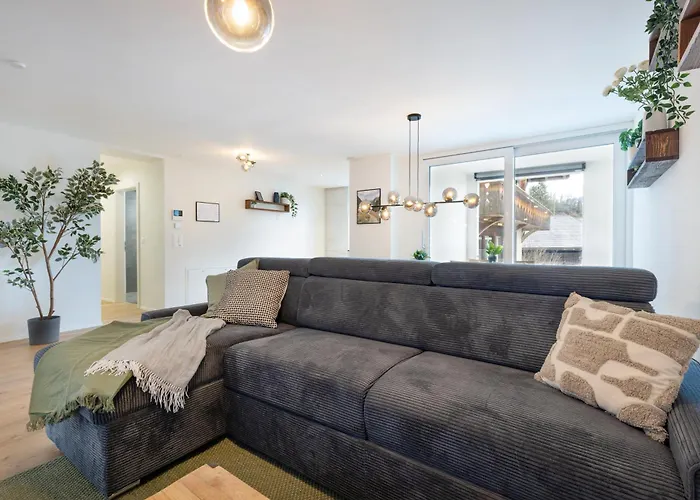 Spacious & Modern - Balcony & Parking *