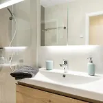 Spacious & Modern - Balcony & Parking * Spiez