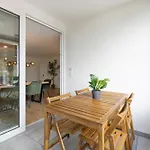 Apartamento Spacious & Modern - Balcony & Parking