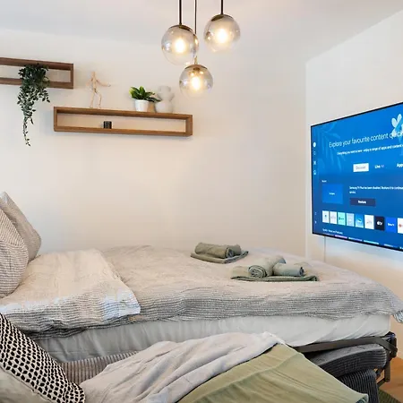 Spacious & Modern - Balcony & Parking Apartamento