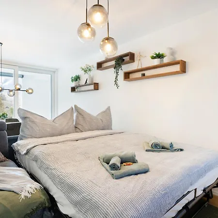 Spacious & Modern - Balcony & Parking Apartamento Spiez