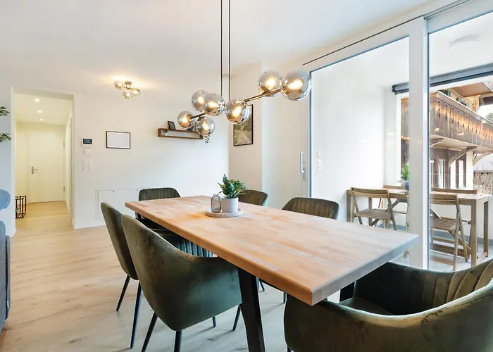 Spacious & Modern - Balcony & Parking *