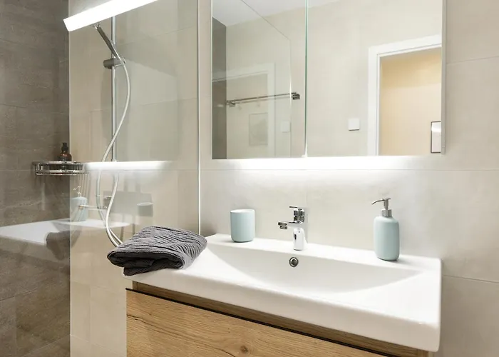 Spacious & Modern - Balcony & Parking * Spiez